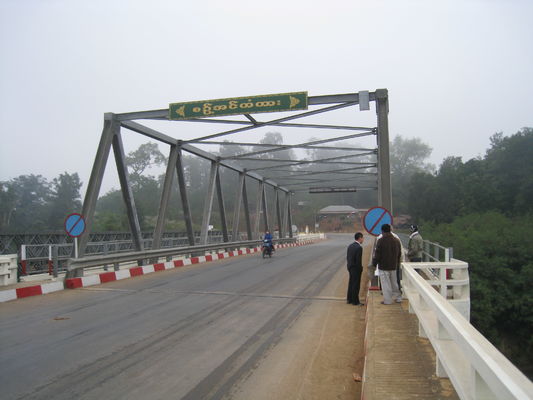 Galvanized Prefabricated Steel Truss Pedestrian Bridge