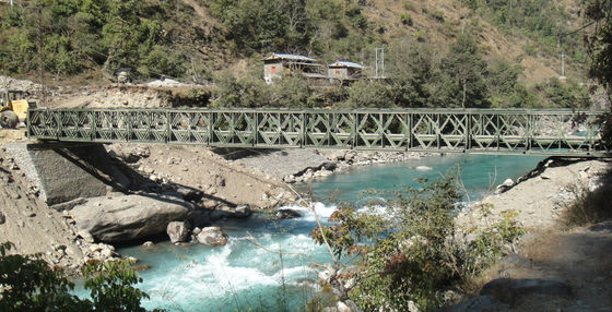 ৬ থেকে ৬০ মিটার স্প্যান রেঞ্জ সহ টেকসই স্টিল ট্রাস ব্রিজ, HL93 ডিজাইন লোড, স্টিল বা কাঠের ডেক এবং প্রিফ্যাব্রিকেটেড নির্মাণ পদ্ধতি সহ